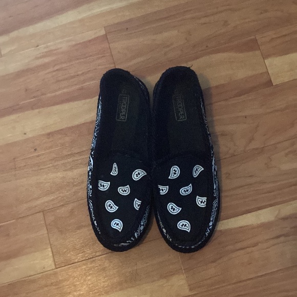 Black slippers - Picture 2 of 4